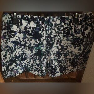 NWT Margaret M Pull-On Shorts Lea Print Sz L (Stitch Fix)